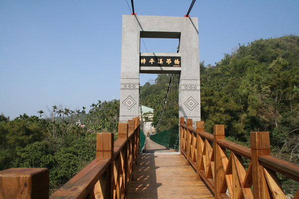 樟平溪吊橋入口