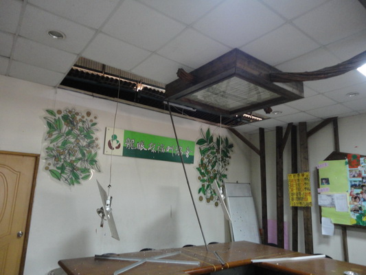 協會會議室天花板掉落